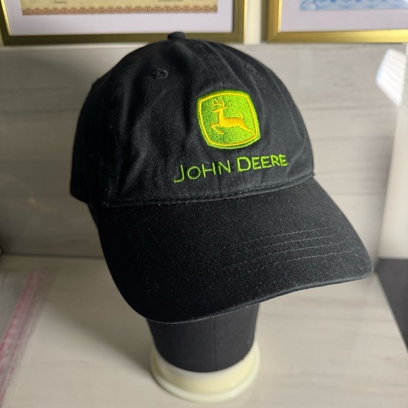 John Deere Black Hat with Green and Yellow Logo - Picture 1 of 7
